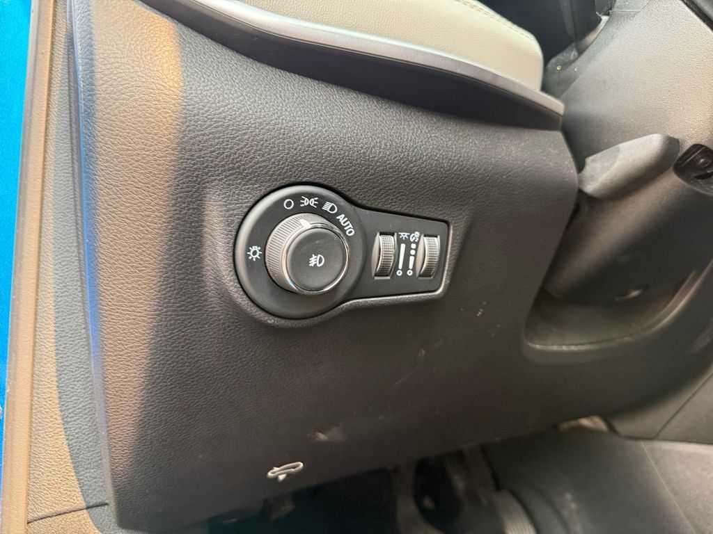 Used 2025 Jeep Compass Limited AWD/4WD image 24