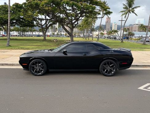 Used 2020 Dodge Challenger SXT w/ Blacktop Package RWD image 2