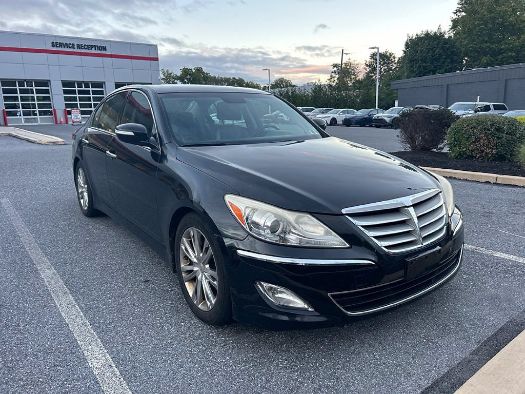 Used 2013 Hyundai Genesis 3.8 w/ Premium Pkg RWD image 2