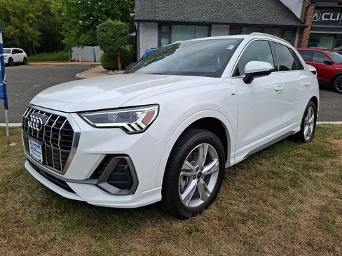 Used 2024 Audi Q3 2.0T Premium AWD/4WD image 3