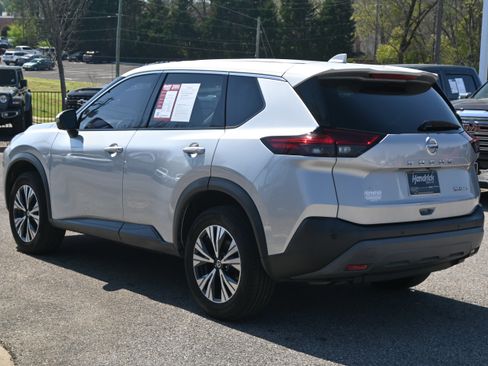 Used 2021 Nissan Rogue SV image 11