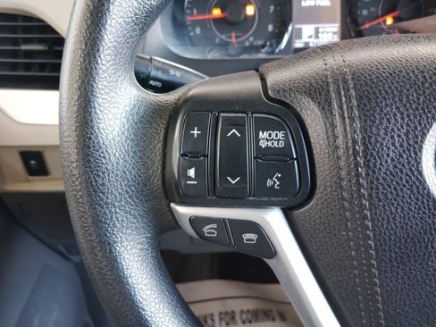 Used 2017 Toyota Sienna L FWD image 25