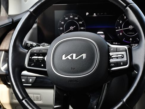 Used 2022 Kia Carnival SX Prestige FWD image 26