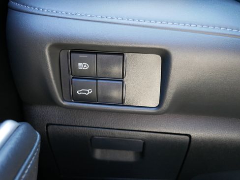 Used 2020 Toyota Highlander XLE AWD/4WD image 26