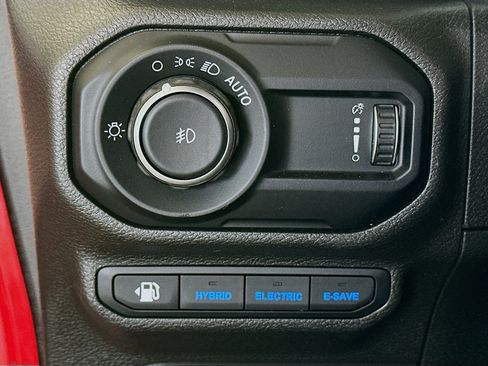 Used 2023 Jeep Wrangler Unlimited Sahara w/ Cold Weather Group AWD/4WD image 16