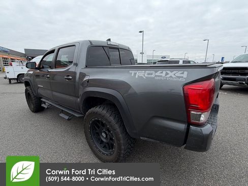Used 2016 Toyota Tacoma TRD Off-Road image 29