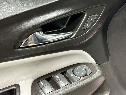 Used 2019 Chevrolet Equinox LS w/ LS Convenience Package image 19