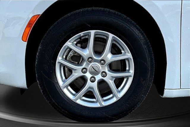 Used 2022 Chrysler Voyager LX FWD image 31