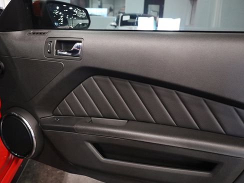 Used 2014 Ford Mustang GT Premium image 31