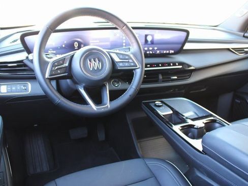 Used 2025 Buick Enclave Preferred image 4