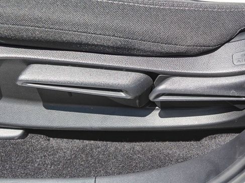 Certified 2025 Honda HR-V LX image 22