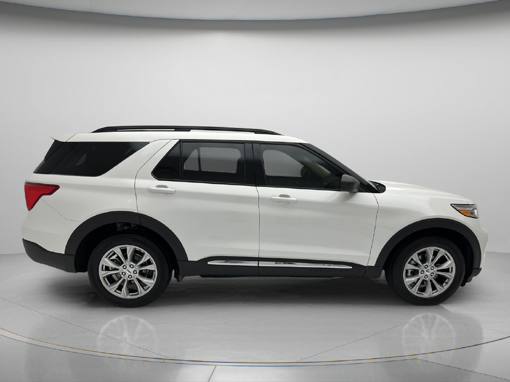 Used 2023 Ford Explorer XLT w/ Equipment Group 202A AWD/4WD image 6