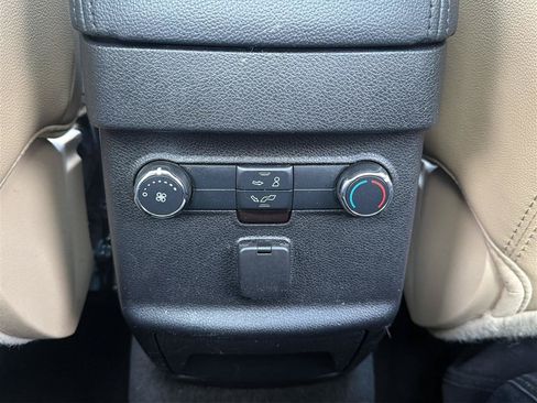 Used 2017 Ford Explorer XLT w/ Equipment Group 202A FWD image 17