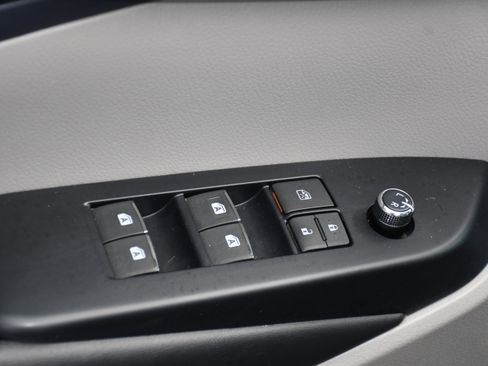 Used 2016 Toyota Highlander Limited Platinum image 10