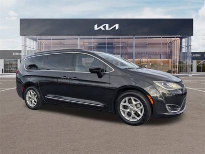 Used 2017 Chrysler Pacifica Touring-L w/ Tire & Wheel Group