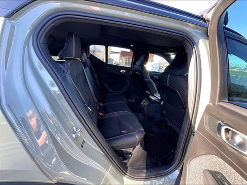 Used 2023 Volvo XC40 Recharge Ultimate image 30