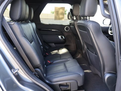 Used 2019 Land Rover Discovery SE AWD/4WD image 21