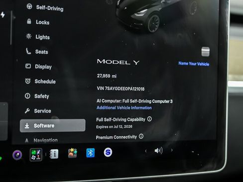 Used 2023 Tesla Model Y Long Range AWD/4WD image 28