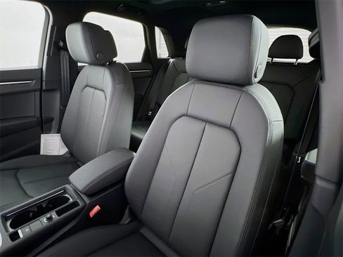 New 2025 Audi Q3 2.0T Premium image 11