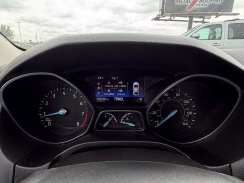 Used 2015 Ford Focus SE w/ SE Cold Weather Package FWD image 16