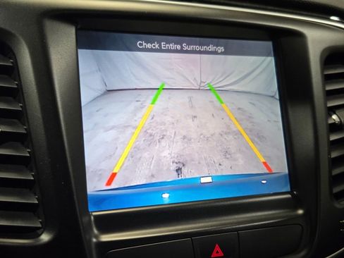 Used 2016 Chrysler 200 C image 2