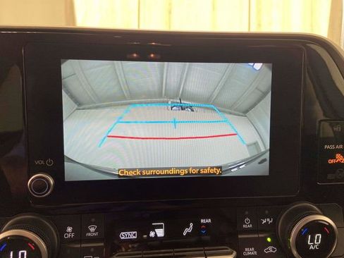 Used 2024 Toyota Highlander LE image 16