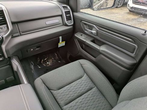 New 2026 RAM 1500 4x4 Crew Cab image 17