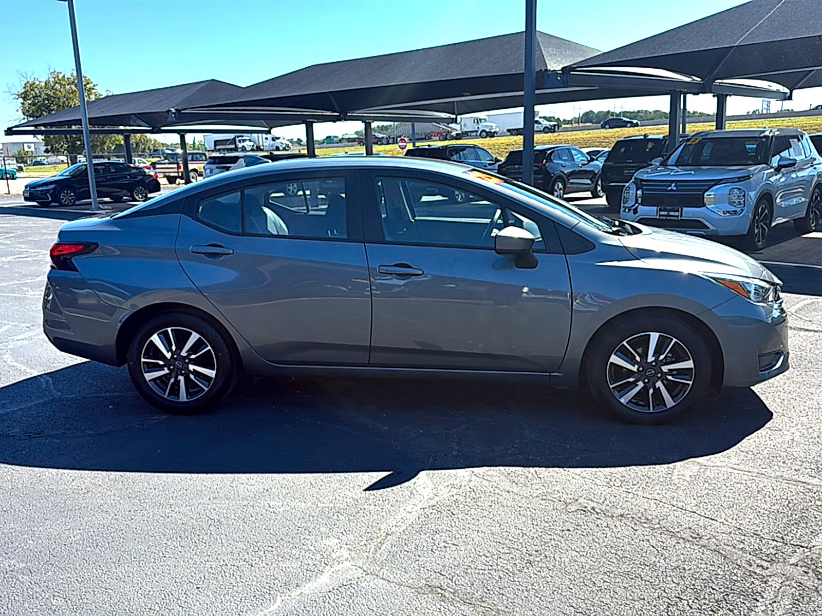 Used 2025 Nissan Versa SV FWD image 3