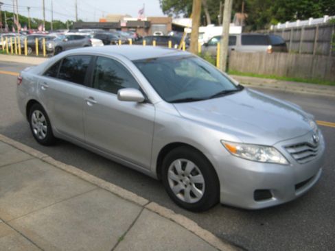 Used 2011 Toyota Camry image 3