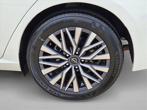 Used 2025 Nissan Altima 2.5 SV FWD image 22