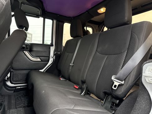 Used 2018 Jeep Wrangler Unlimited Sport S image 28