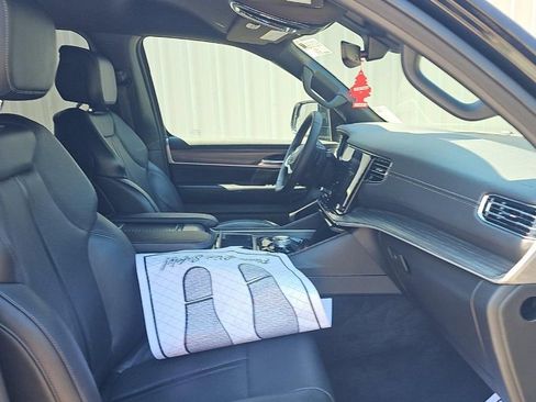 Used 2024 Jeep Wagoneer Series II w/ Flexible Seating Group RWD image 7