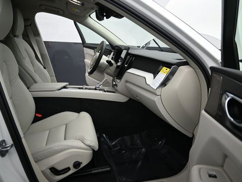 New 2026 Volvo XC60 B5 Ultra w/ Protection Package Premier image 15