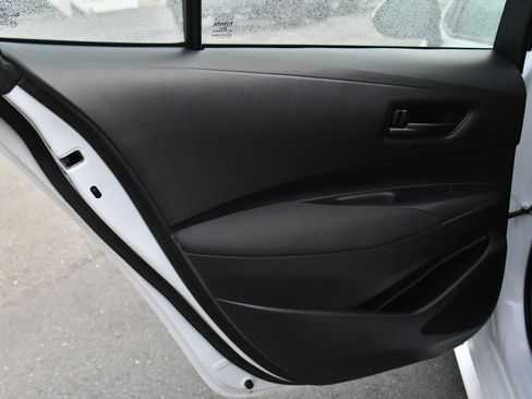 Used 2025 Toyota Corolla LE image 33