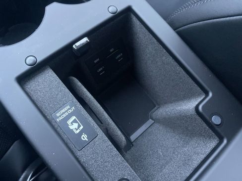 Certified 2025 Porsche Macan image 33