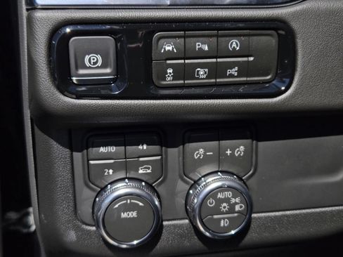 New 2026 GMC Yukon XL Denali w/ Sun & Power Step Package AWD/4WD image 11