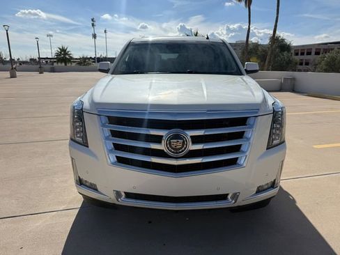 Used 2015 Cadillac Escalade Premium image 17