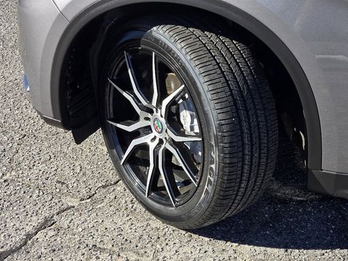 Used 2018 Alfa Romeo Stelvio AWD image 27