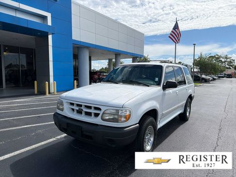 Used 2000 Ford Explorer XLS RWD image 1