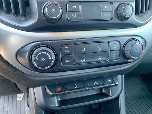 Used 2022 Chevrolet Colorado LT w/ LT Convenience Package AWD/4WD image 16