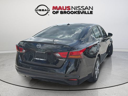 Certified 2025 Nissan Altima 2.5 S FWD image 10