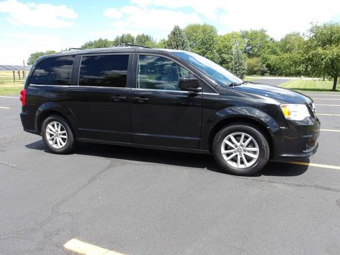 Used 2019 Dodge Grand Caravan SXT FWD image 1