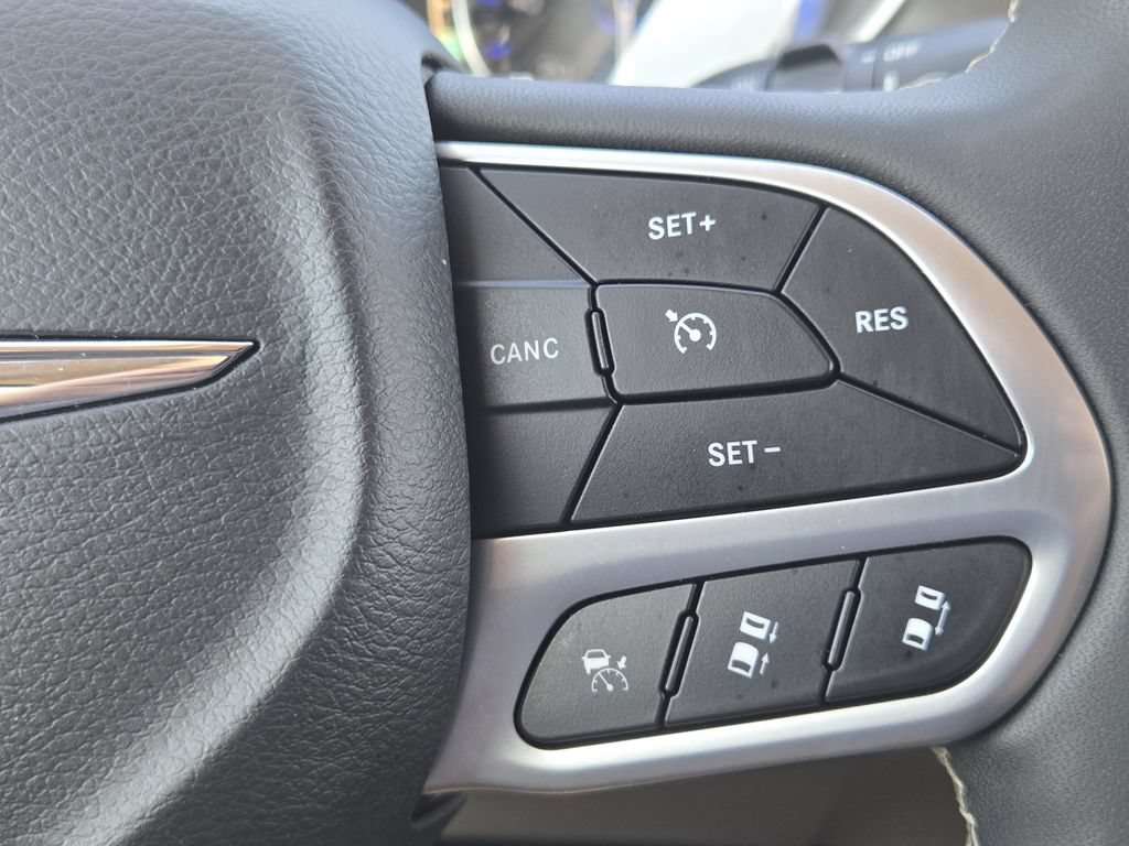Used 2024 Chrysler Pacifica Touring-L FWD image 29