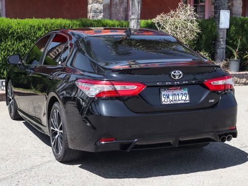 Used 2019 Toyota Camry SE FWD image 5