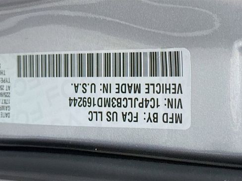 Used 2021 Jeep Cherokee Latitude FWD image 33