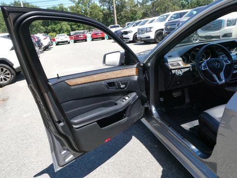 Used 2015 Mercedes-Benz E 350 4MATIC Sedan image 13