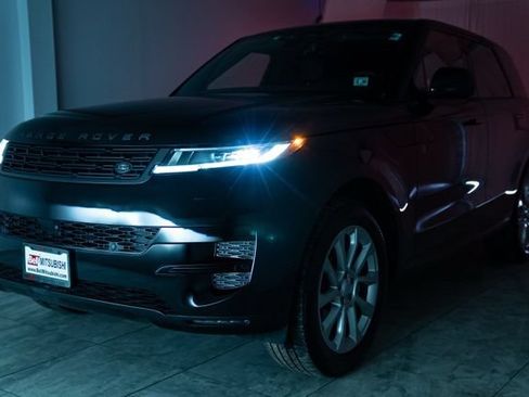 Used 2025 Land Rover Range Rover Sport AWD/4WD image 36