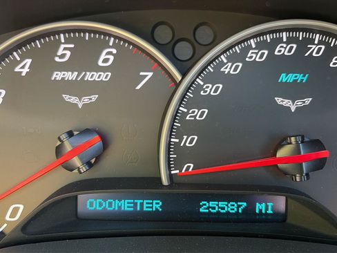 Used 2012 Chevrolet Corvette Grand Sport w/ 3LT Preferred Equipment Group RWD image 5