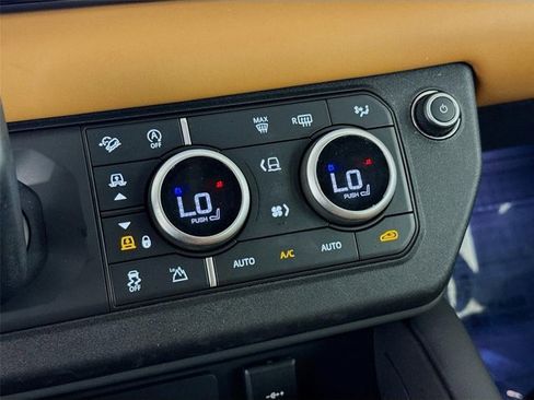 Certified 2024 Land Rover Defender 110 X-Dynamic SE AWD/4WD image 18