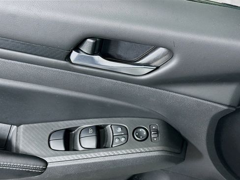 Used 2024 Nissan Altima 2.5 SV image 15